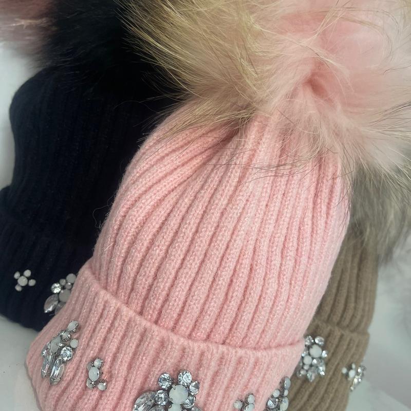 Rona Pom Pom hat 1