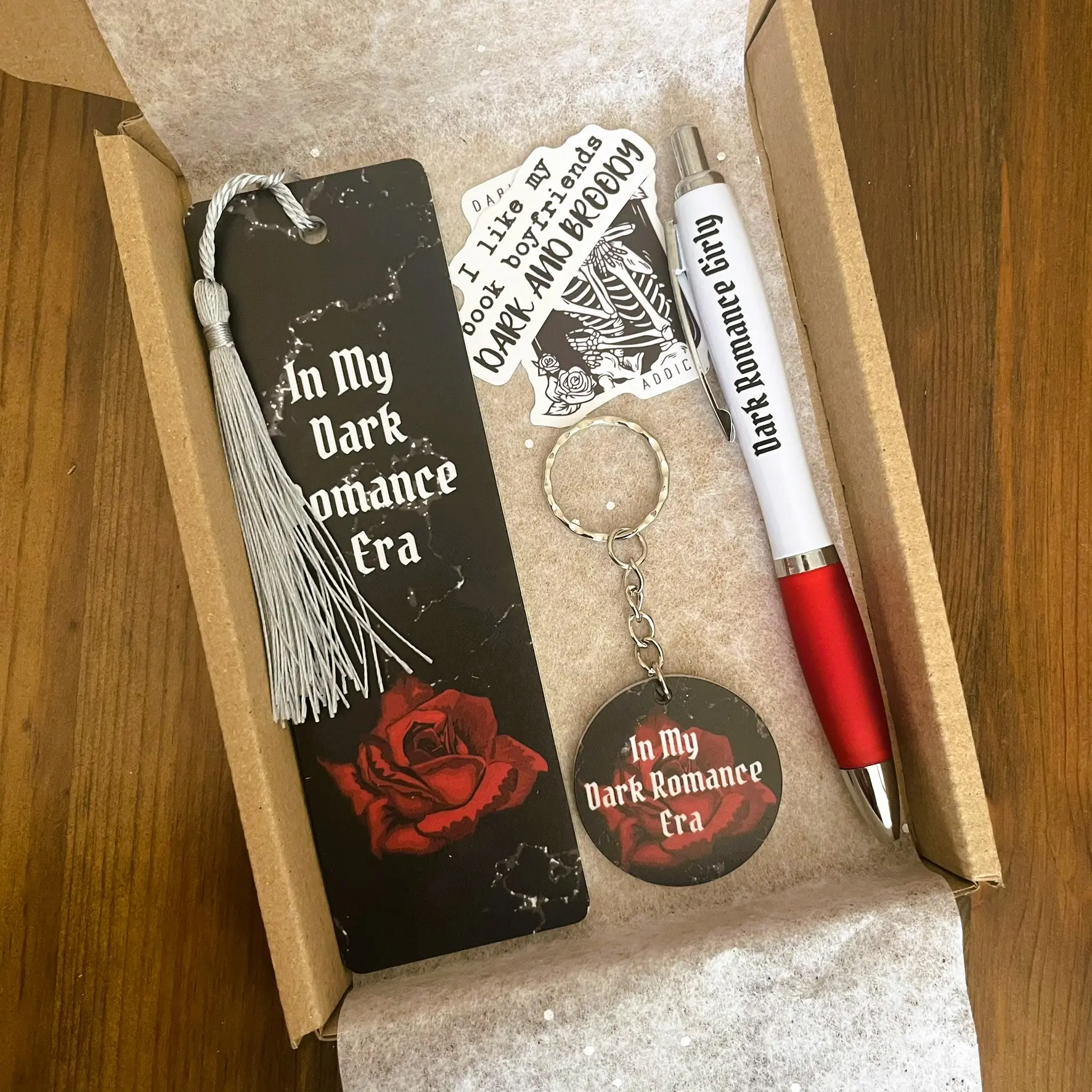 Book Lover Box - Dark Romance Edition for Enhanced Reading Experience - Includes Bookmark, Keyring, Pen and Stickers
