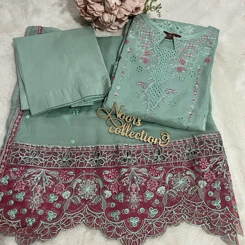 Fiza minahil 3pc luxury Emboidery premium lawn collection with bamber chiffon orangza patch dupatta with Palazo…