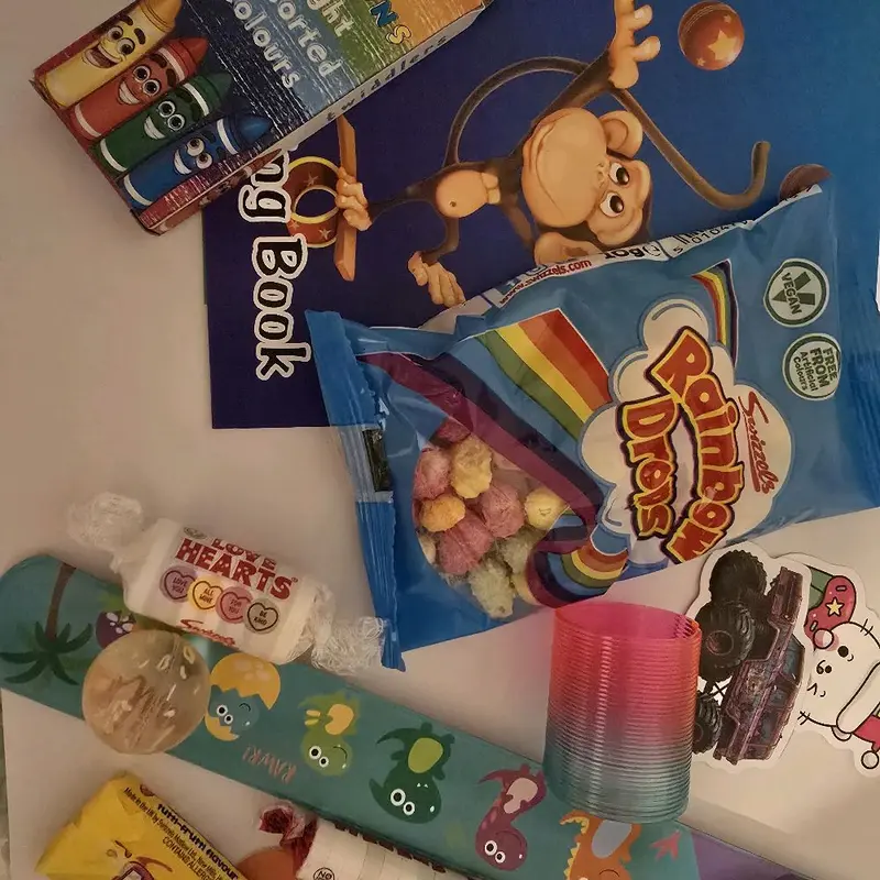 Pack of 6 prefilled sweet party bags. Candy 1