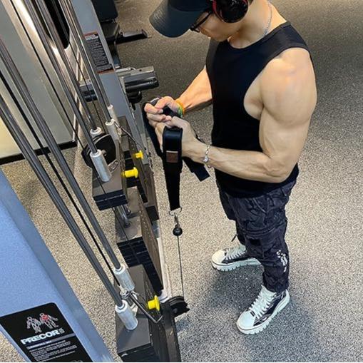 Triceps Rope Gym Cable Machine Attachments with Carabiner Anti-Slip Long Triceps Strap 2 Loops Neoprene Handles Pulldown Rope for Pushdowns Face Pulls Crunches Overhead Extensions Biceps Curl 8