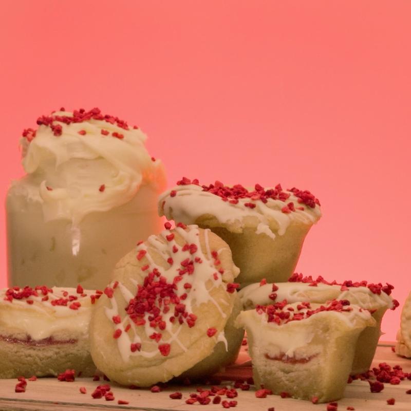 Loaded Deep Dish - Jammy Dodger & White Chocolate 3