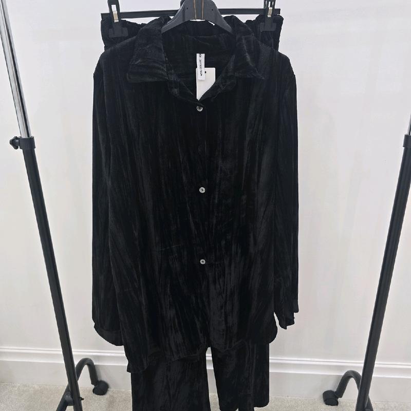 Women's Velvet Co-Ord Set with Straight Pants - Perfect for Any Occasion - Suits, Womenswear Comfortable Clothing Top Soft Outfit Style Formal Elegance 4