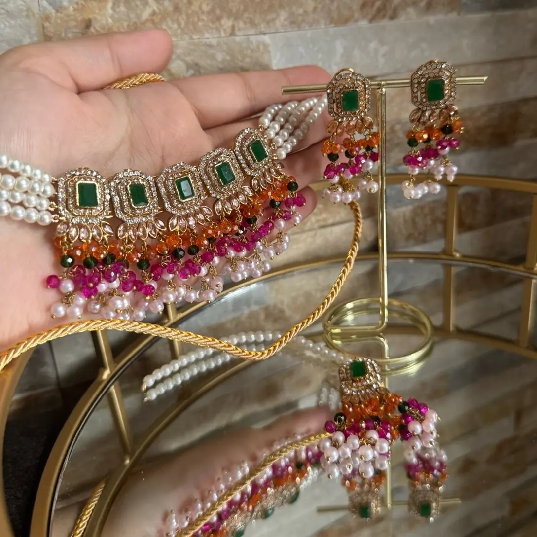 Hania - Choker with earrings and tikka