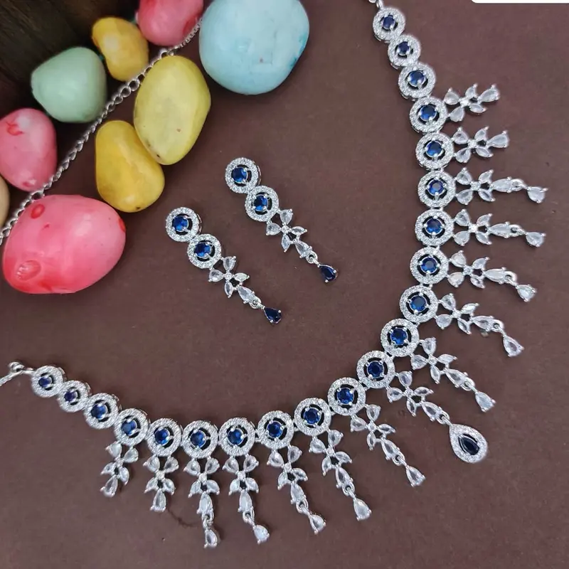 Elegant American diamond necklace with matching earrings 2