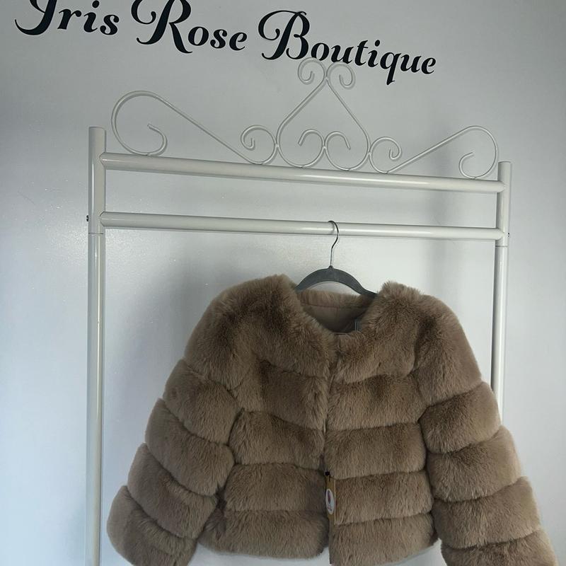[IRIS ROSE BOUTIQUE] Premium Faux Fur Jacket - 4 Row Sleeve 2