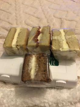 Product Review of Cake selection box- Portable Sponge Cakes with Rich Fillings and Toppings, deserts, Christmas Velvet Chocolate, Red velvet,lemon, Oreo, Biscoff , salted caramel from r**0 0