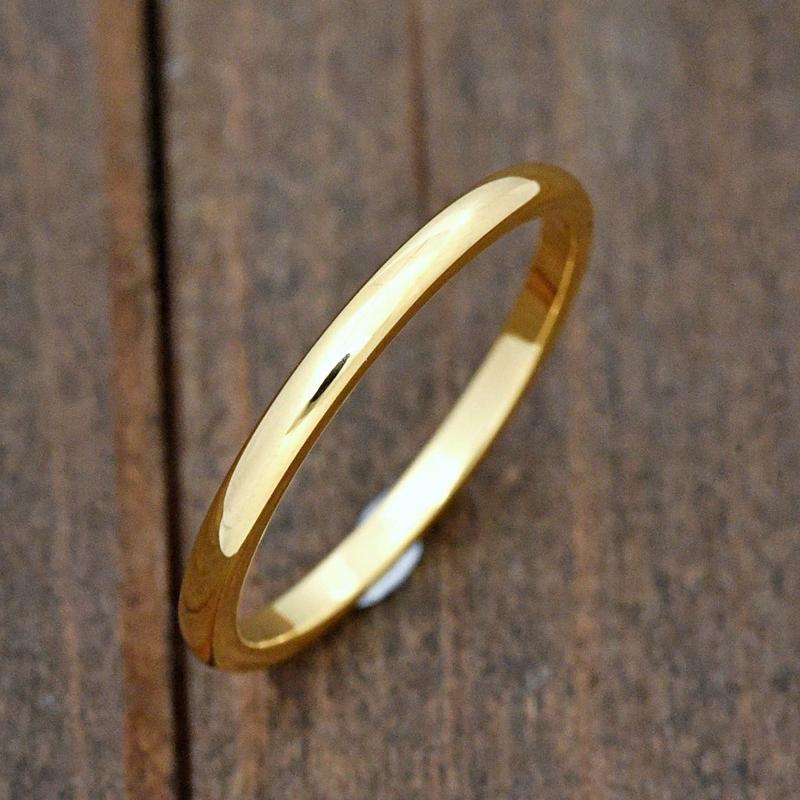 Slim Band Ring in Titanium Steel with 18k Gold Plating 3