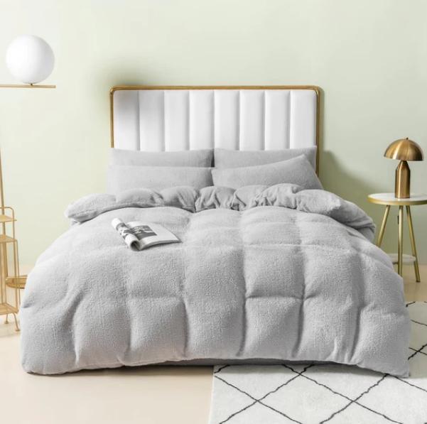 Ferry Homeware Teddy Fleece Duvet Set, Fluffy Fleece Bedding Duvet Cover Sets, Warm Luxury Super Soft Double Duvet Set with Pillow Cases, 100% Polyester Teddy Bear Bedding (Silver Grey) Machine Wash Stripes 7
