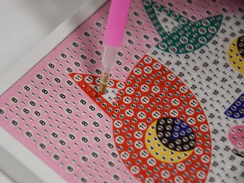Make your own Sparkly Art - Diamond Crafting 1