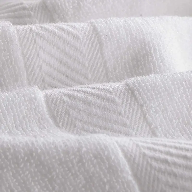 Bath Towel Luxurious Super Soft 100% Cotton, 700 GSM Premium Bath Towel, Lightweight and Highly Absorbent Quick Drying Towels, Luxury Bathroom Essentials for Hotels, Spa, Hosts, and Perfect for Daily Use 3