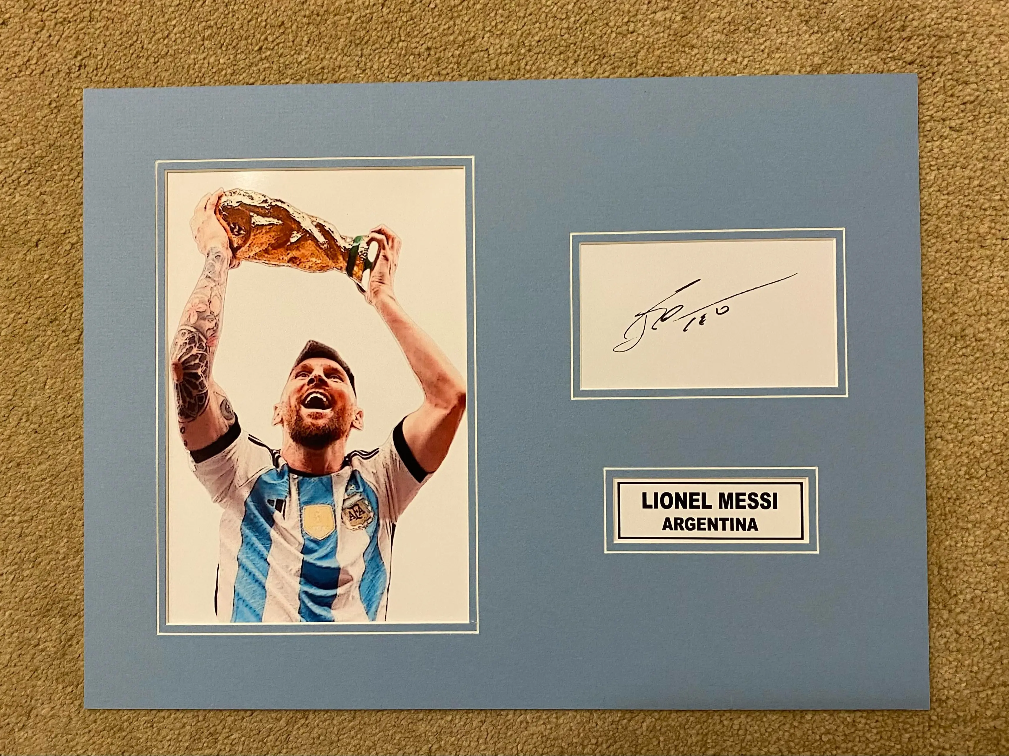 Lionel Messi various Pre-Printed Autograph Photo Mount - 16x12in, football gift/collectible