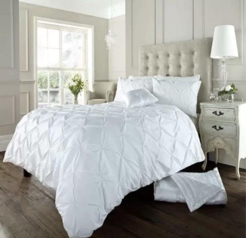 Product Introduction of Alexander duvet covers for bedding Alexander PinTuck Quilt Duvet Cover with Matching Pillow Case Reversible Comfortable Bedding Set Home Decor 2