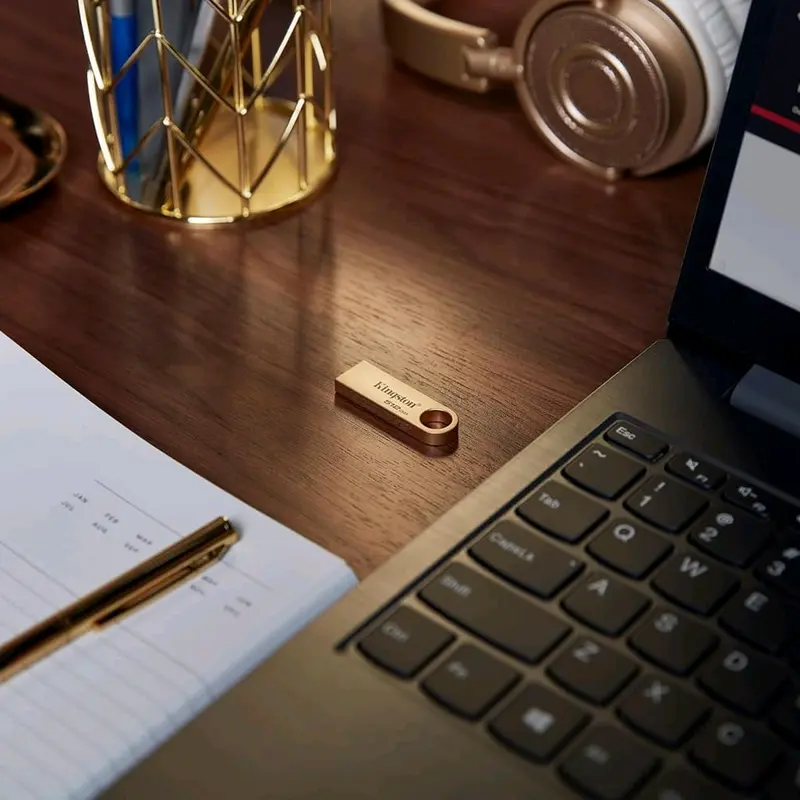 Kingston DataTraveler SE9 Gen 3 - 256GB Metal USB 3.2 Gen 1 Gold Flash Drive 2