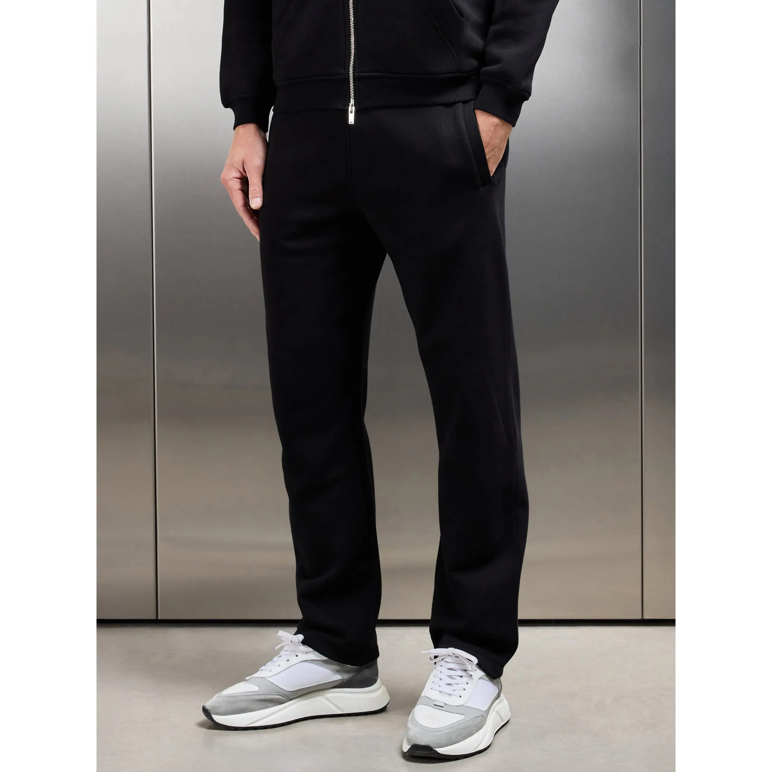 Essential Straight Leg Jogger in Black