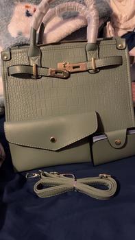 Product Review of Women's Fashionable Crocodile Embossed Tote Bag & Wallet & Clutch Bag, Large Capacity Pu Tote Bag with Shoulder Strap, Casual Trendy Versatile High-quality Daily Commuting  Bag Set from O**a C**y A**🤍 1