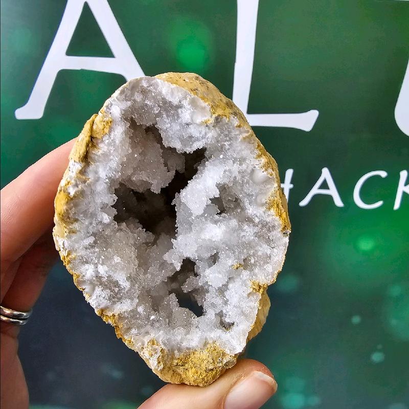 Uncracked Quartz Geodes Natural Crystal 1