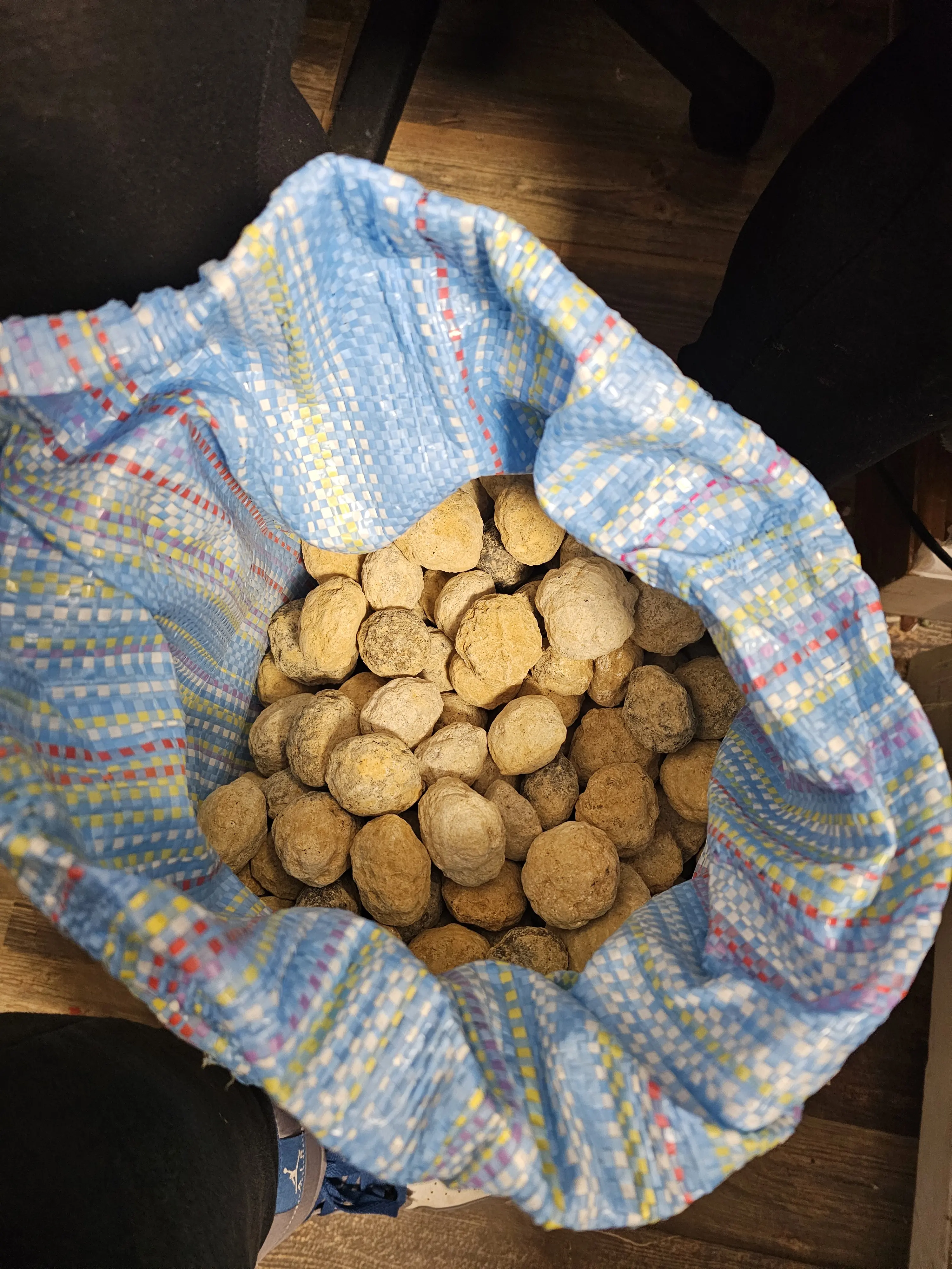 Crack your own Quartz Geodes (1kg of mixed sizes)