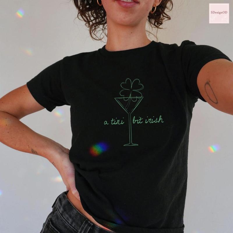 A Tini Bit Irish Baby Tee - St Patricks Day Outfit, Green Martini Unisex Cotton Crop Top, Funny Irish Drinking Gift 1