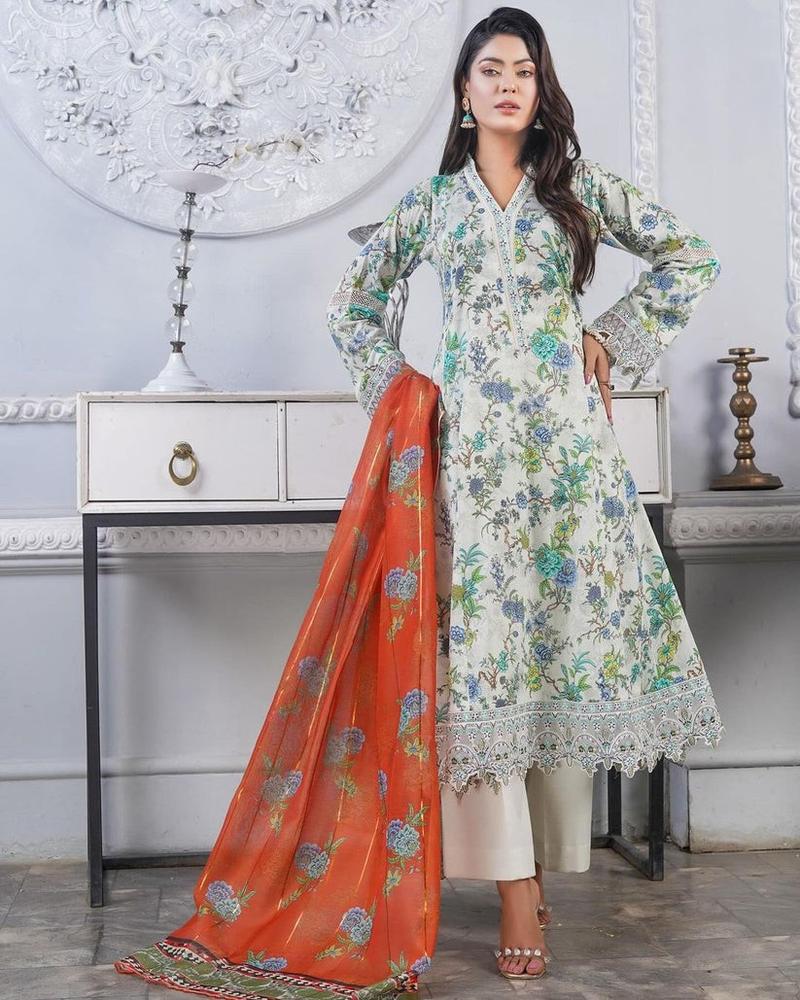 Product Introduction of Munira lawn suits Dress 8