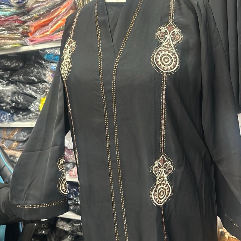 black closed abaya 2