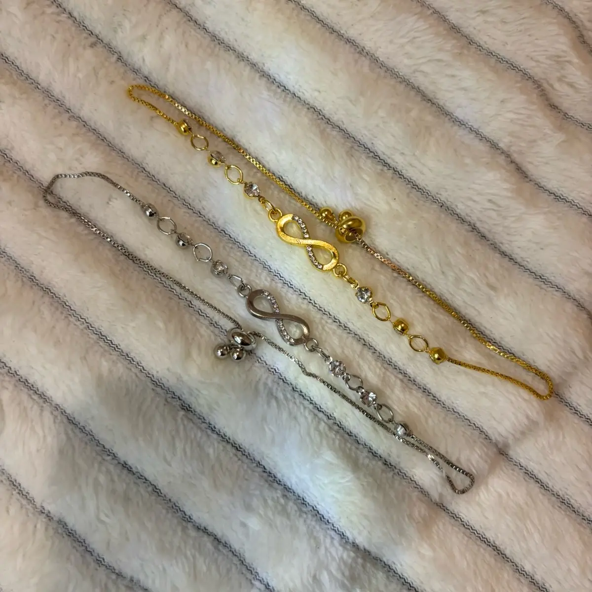 Infinity bracelet (adjustable)