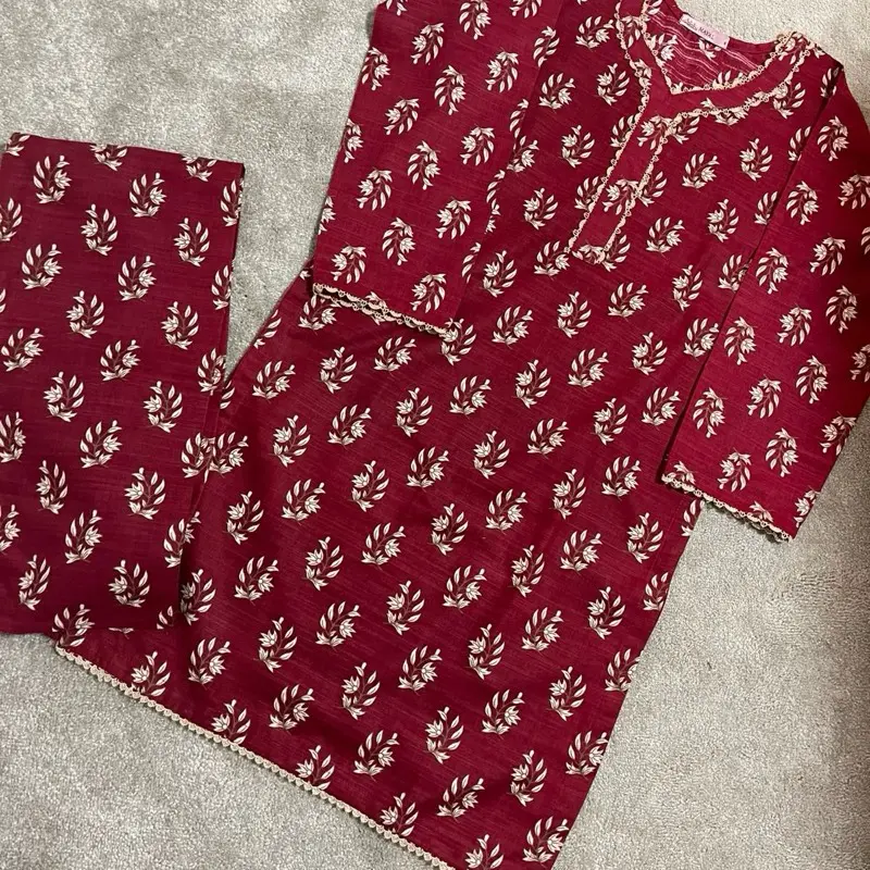 Classic Charm - Maroon 2-Piece Set - Elegant Comfort - Everyday Pakistani Wear