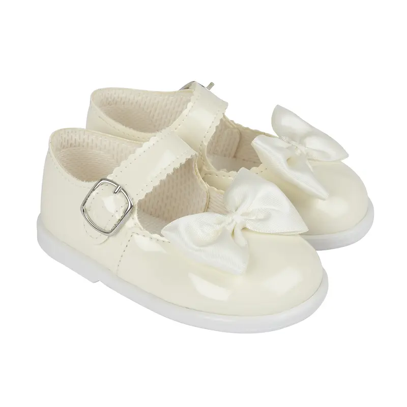 First walker baby shoes Made in England by Early Days since 1952 4
