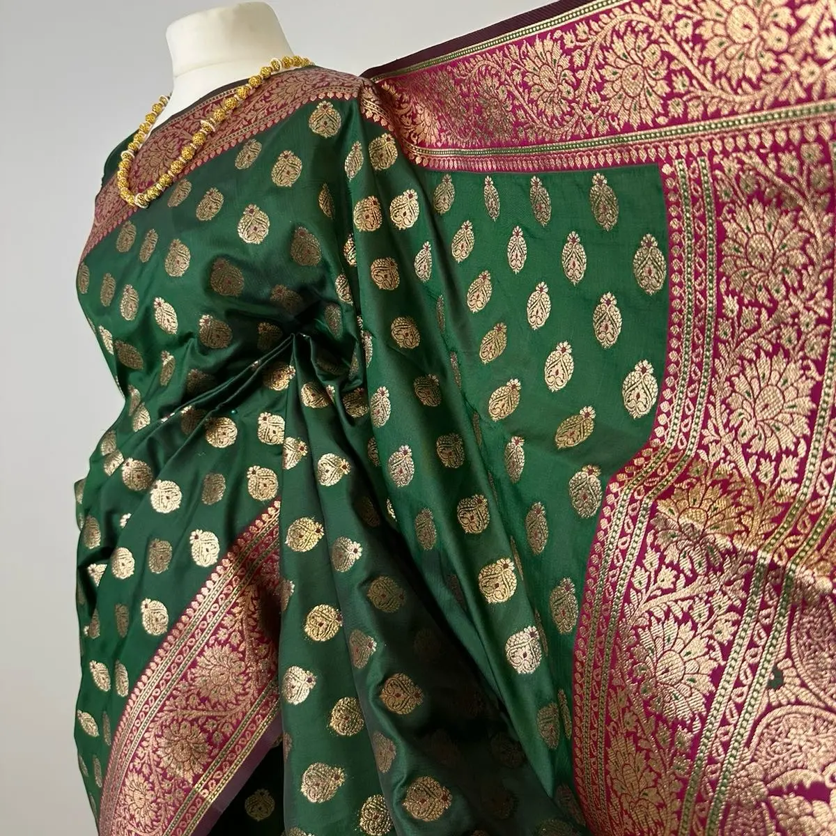 AniqueCollection Khatan sari with floral print