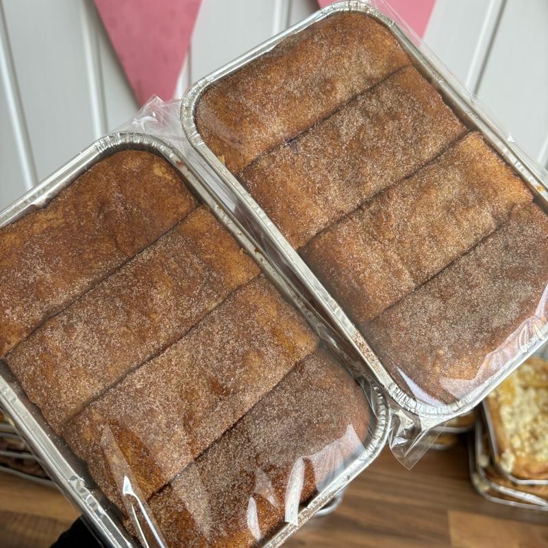 Cinnamon Doughnut Blondie Tray - White Chocolate Blondie Rolled in Cinnamon Sugar - 18x11cm 4