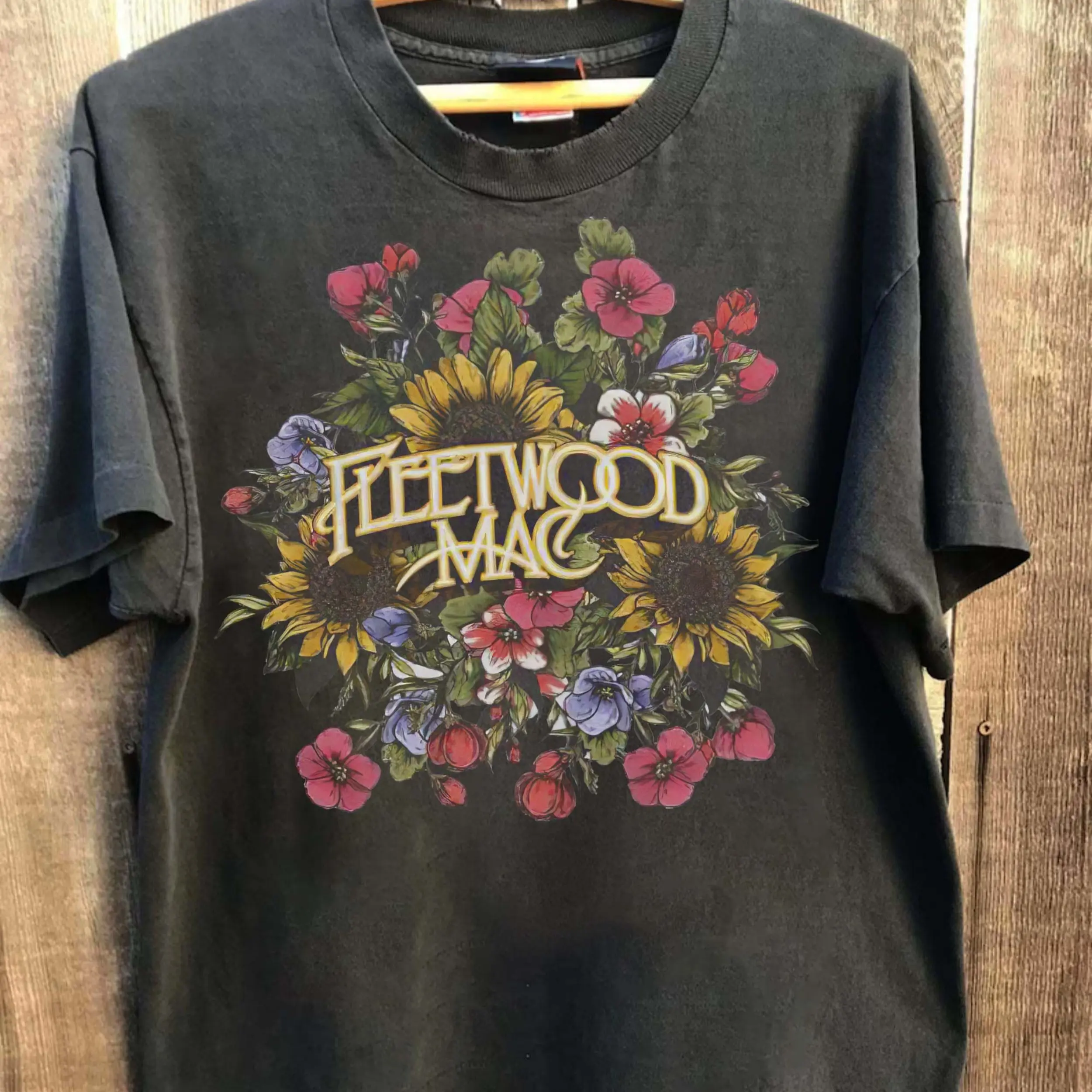 loral Retro Band Fleetwood Mac Tshirt, Graphic Tee, Rock Band Shirt, Unisex Music Shirt, Fleetwood Mac Retro Shirt