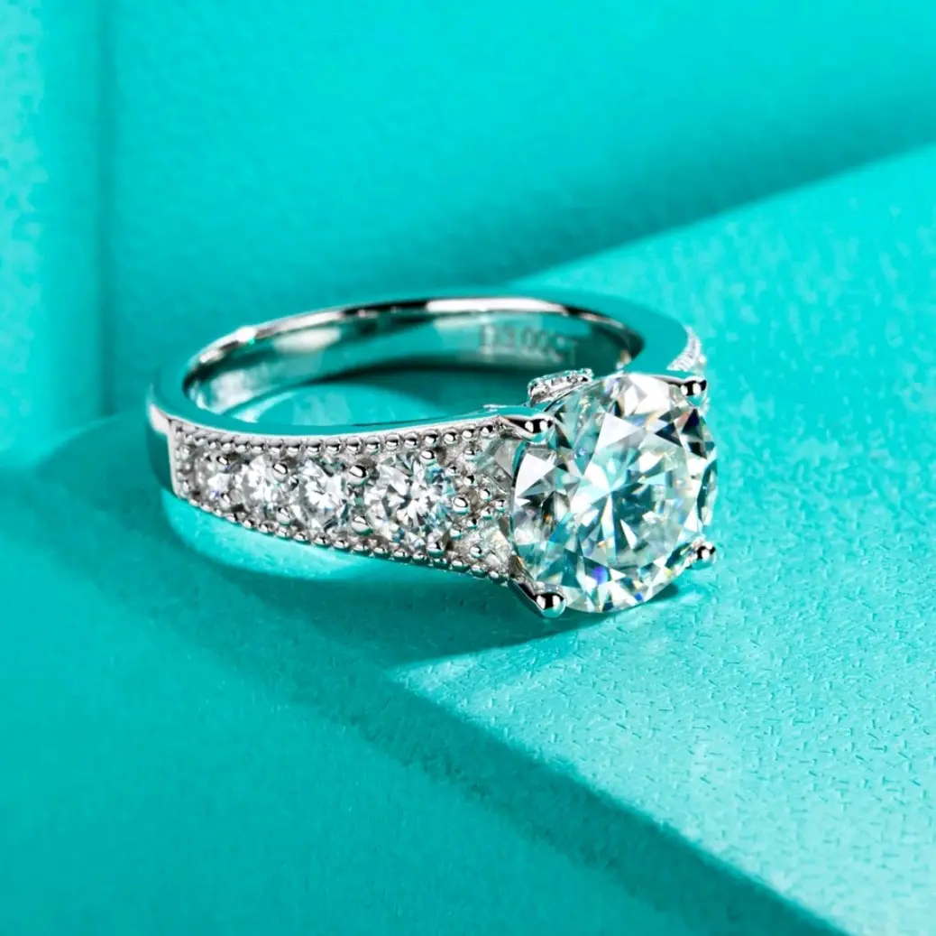 Stunning 3.0ct D VVS1 Moissanite Ring with GRA Certificates - Perfect for Engagement or Anniversary