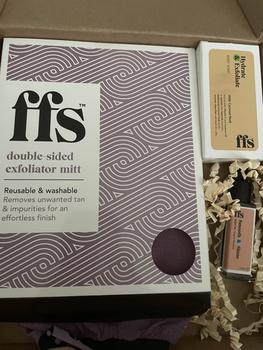 Product Review of FFS Beauty | Travel size Smooth & Shine Body Oil | 10ml | Deeply Nourishing & Hydrating with Avocado & Jojoba Oil from d**d 0