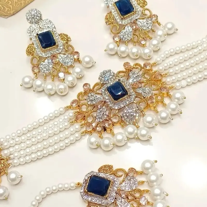 Women's Pearls Choker Set - Elegant Necklace with Beads