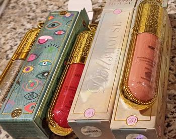 Product Review of The Dolls House Cosmetics Dare to Dream Lip Gloss – high-shine, non-sticky formula for smooth, hydrated, and glossy lips. from s**i 0