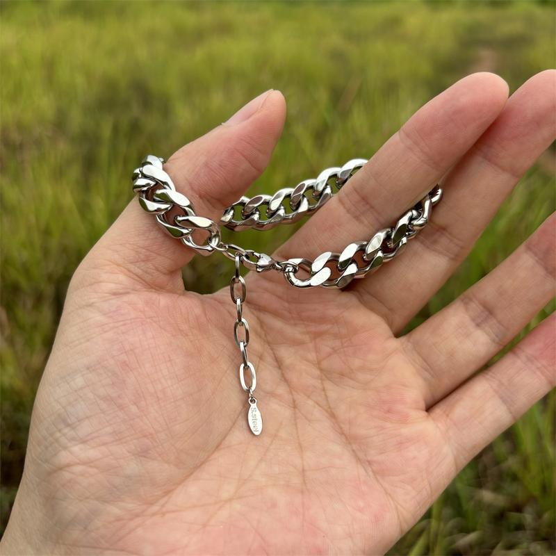 Product Introduction of 2024 Luxury Lovers Gift Hiphop Stainless Steel Not Fade Waterproof Strong Big Size Bracelets for Women Men 1