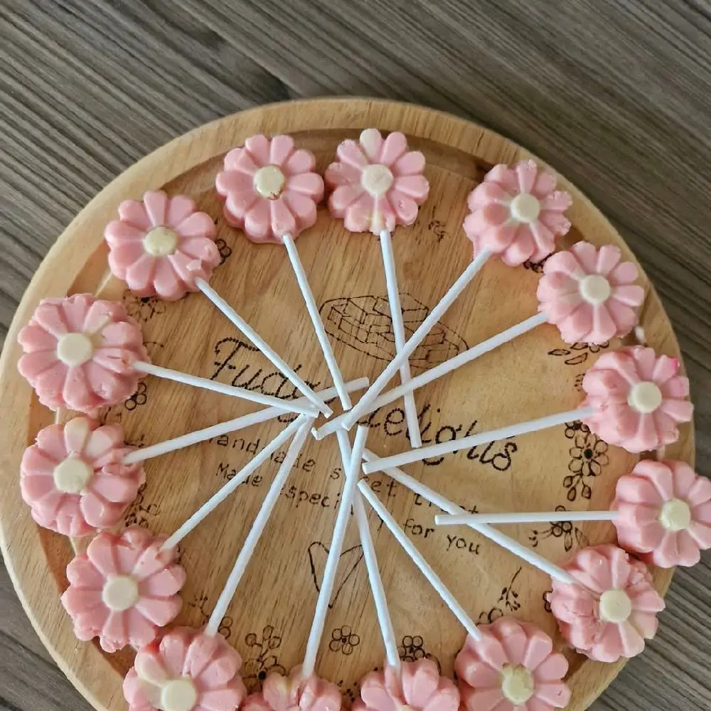 strawberry & cream daisy fudge pop