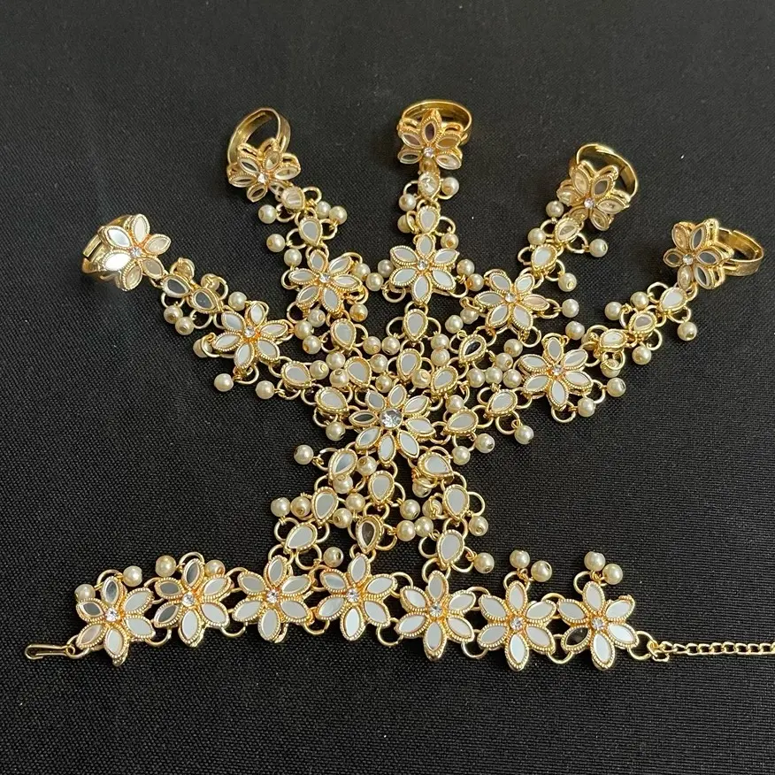 Kundan Hand piece With 5 adjustable rings. Panjangla.