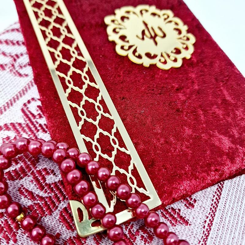 Yaqeen Islamic Gift Set (Surah Booklet, Prayer Beads Tasbeeh + Prayer Rug) Namaz Oriental Muslim Carpet Janamaz Sajadah, Hajj Umrah Ramadan Eid Wedding Niqah Gift Muslimah Velvet Cover Quran Muslim gift 4