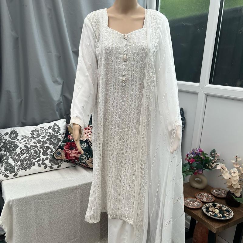 BC Eid collection- 3 Piece Floral Embroidered Chiffon Suit with matching trousers and dupatta 7