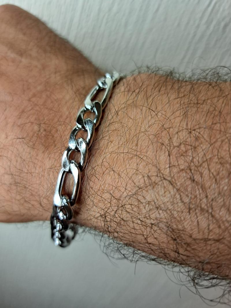 Product Introduction of figaro link bracelet. gold or silver plated available. stainless Steel. 6