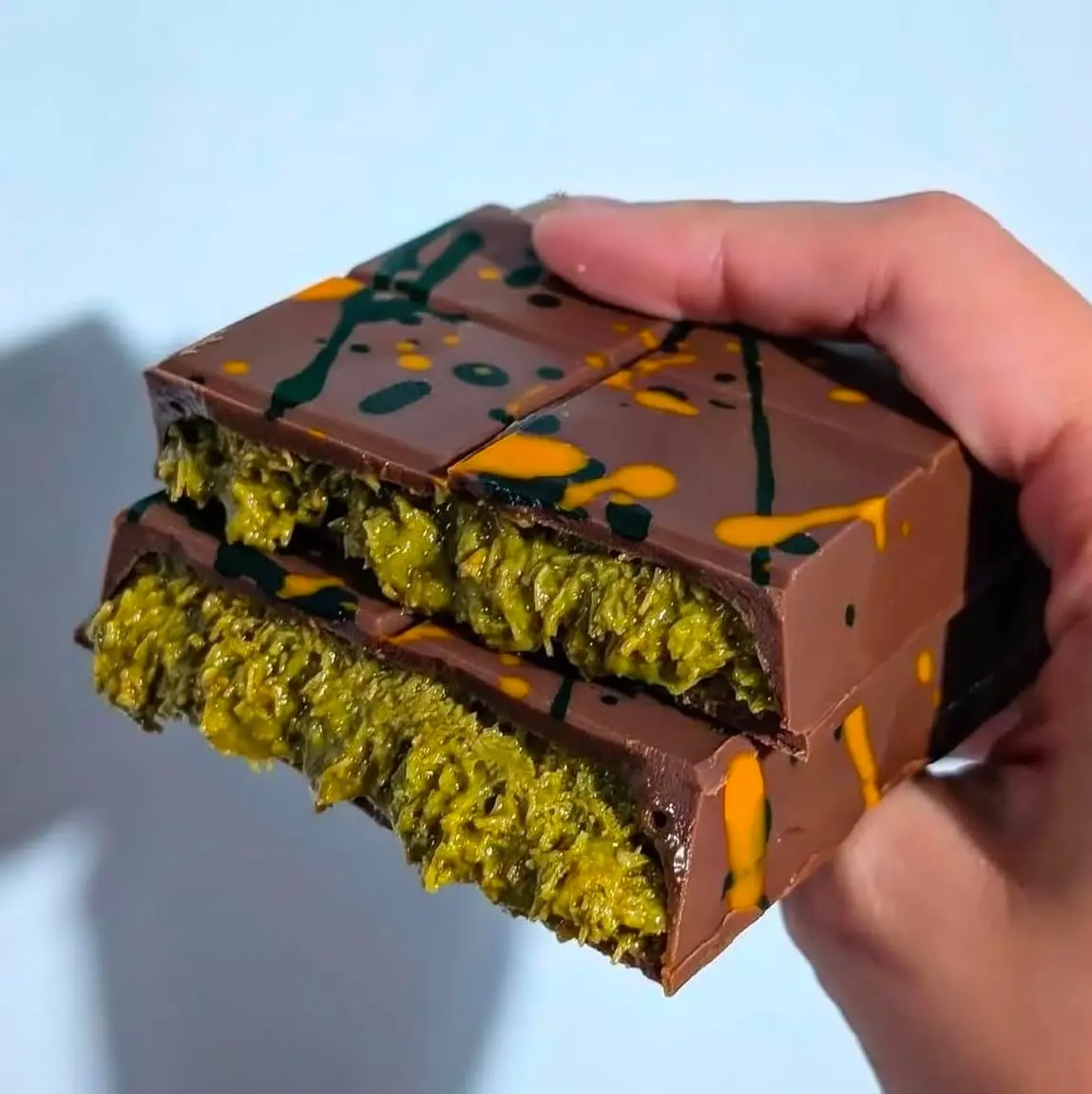 Real Dubai Chocolate, 200g, Pistachio Cream & Kunafa, Made In Dubai, Premium Original UAE Import, Viral Milk Chocolate Bar With Kadayif Kataifi (Pack of 1) Dessert Snack Bonbon Flavor
