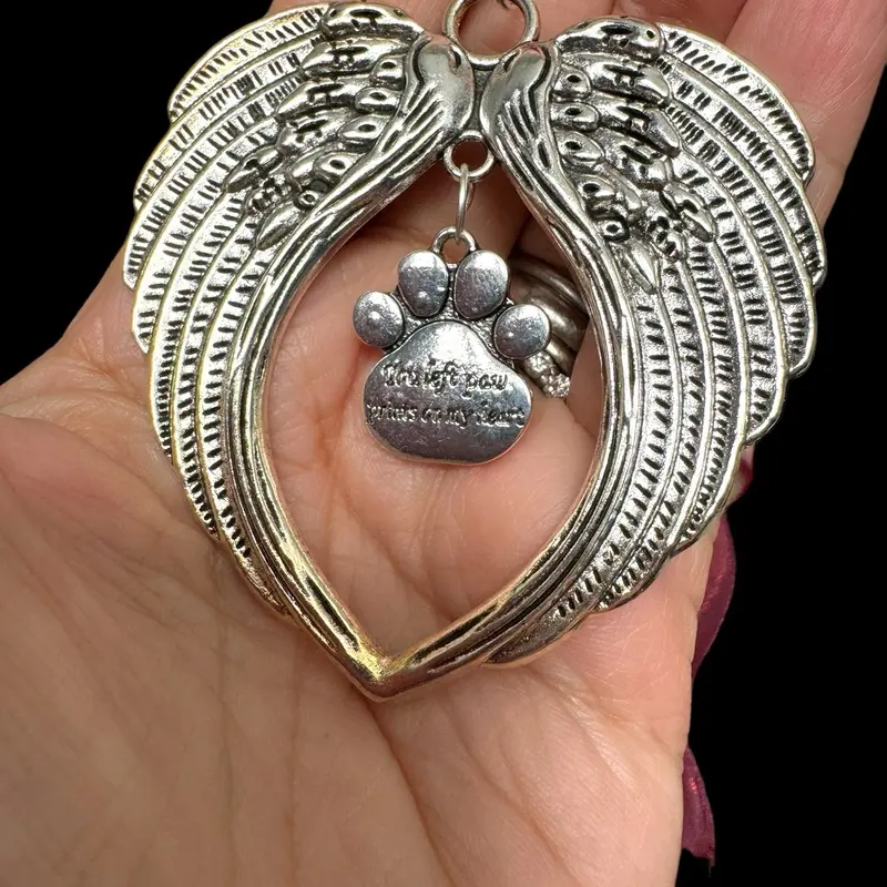 Animal memorial angel wings. 2