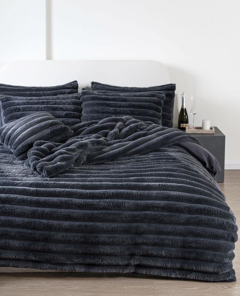 Product Introduction of Teddy Fleece Duvet Cover Set With Pillow Cases, Cushion Cover Pack of 4, With Sofa Throw, With Curtains, With V-case Thermal Warm & Cosy Super Soft Fluffy Bear Fur Bedding Complete Set 5