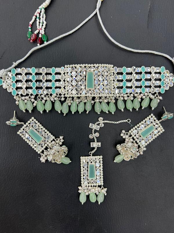 Beautiful and Elegant Fershi Kundon Choker Set 1