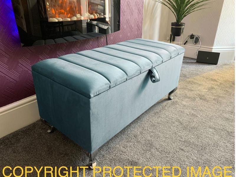 Product Introduction of Ottoman Storage Box Panel Cut Design Blanket Toys Storage Upholstered Bench Footstool Handcrafted Plush Velvet 13