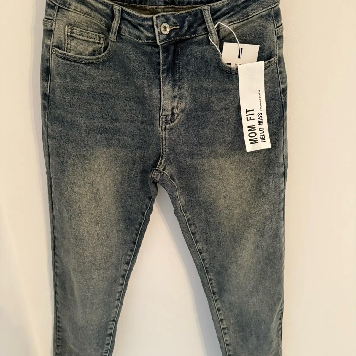 Women's Bottoms - Stylish and Comfortable Jeans - Womenswear . Mom jeans