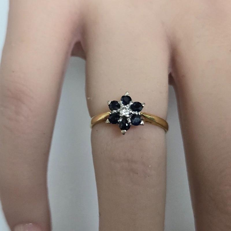 18ct Yellow Gold Ring Blue Sapphire and Diamonds Stones UK Ring Size J 3