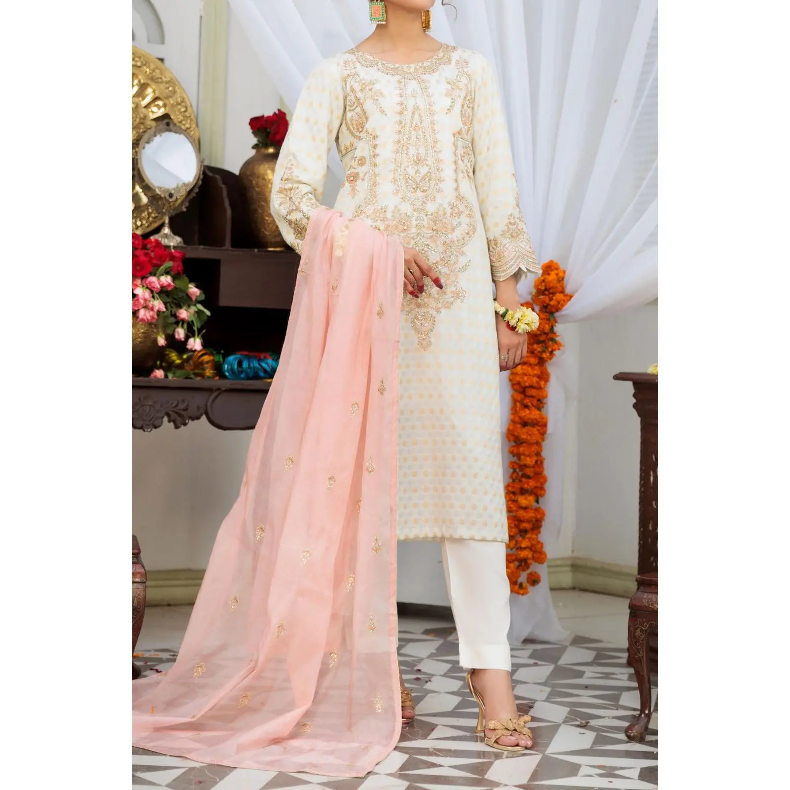 Off-white Jacquard embellished shirt with viscose trouser and embroidered silk organza dupatta
