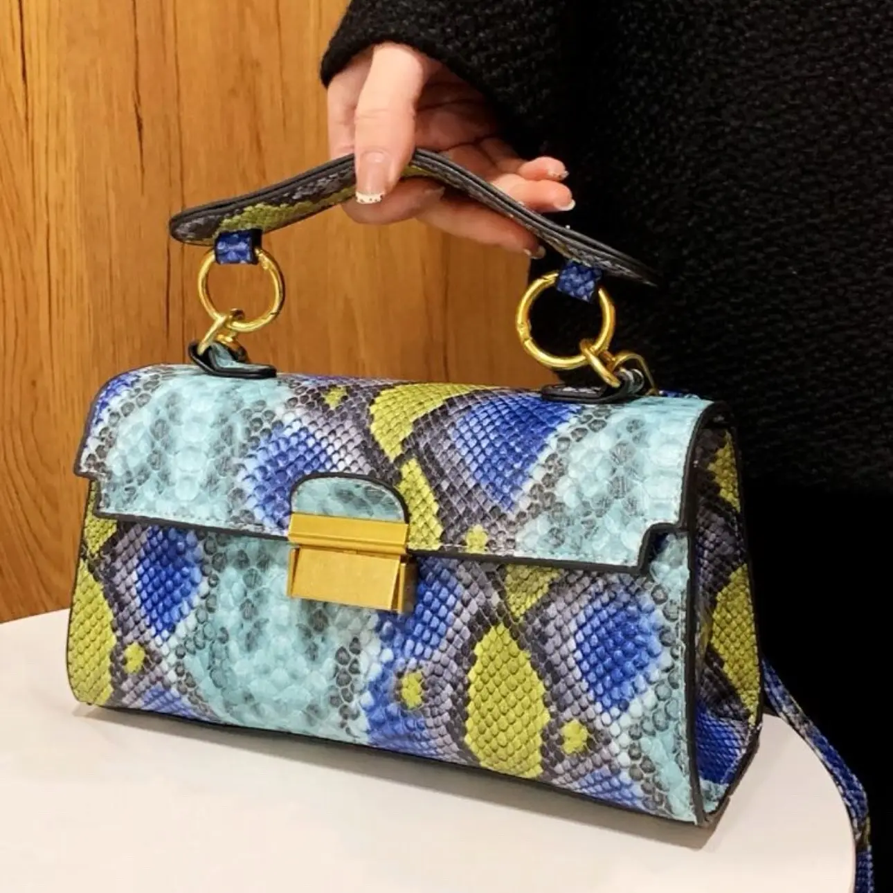 High-End Snake Print Niche Design Texture Shoulder Bag with Detachable Strap and Armpit Lock